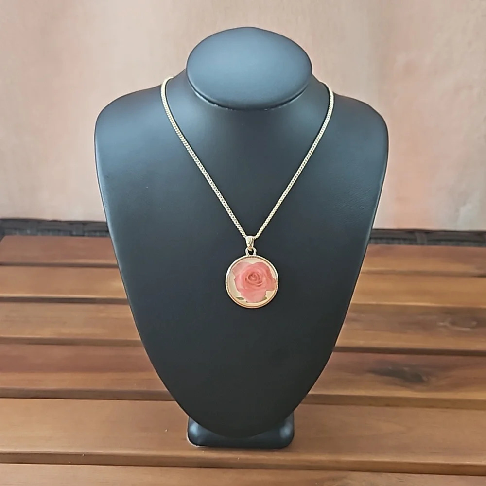 Rose Pendant Necklace
